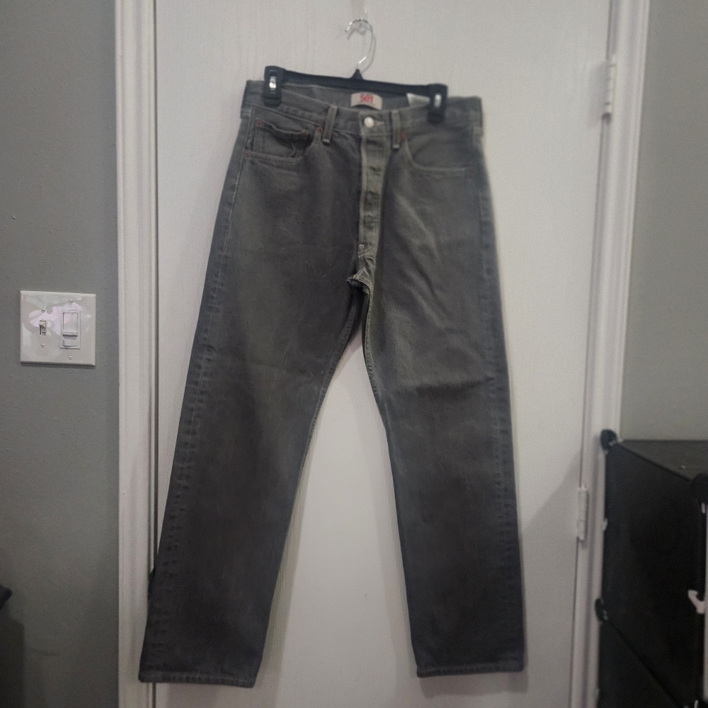 Levi's Original 501 Straight Leg Button -Fly Jean's in Men's Size 33W an…